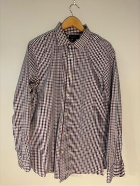 Banana Republic 100% cotton no-iron Button-Down Shirt